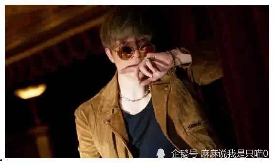 娱乐圈吃瓜男生小说,瓜田里的甜蜜陷阱