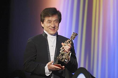 成龙出书爆料娱乐圈内幕,揭秘明星背后的真相