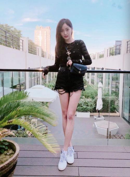 吴宣仪爆料照片大全最新,美照连连，魅力四溢！”