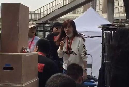 红衣服的大妈爆料视频在线观看,红衣大妈爆料视频在线观看全程回顾