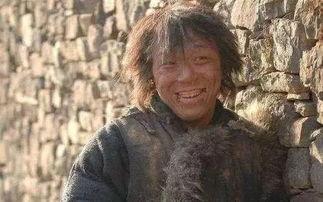 黄渤爆料大爷视频播放在线观看,大爷神操作视频全网疯传，在线观看引热议！