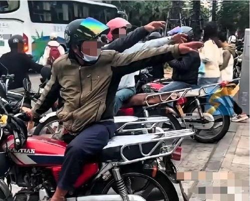 网友爆料摩托车视频大全,摩托车视频大全，惊险刺激瞬间回顾