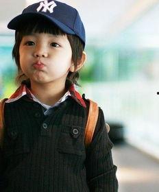 圈内爆料小爷是谁的孩子,小爷身世之谜，竟是圈内哪位巨星之子？