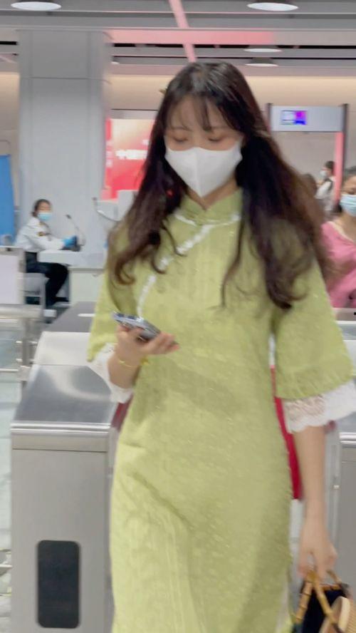 穿旗袍的网红吃瓜图片,网络热议不断